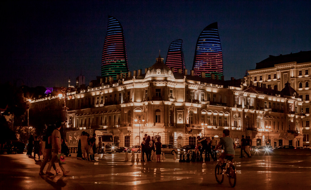 Ogniste wieże w Baku