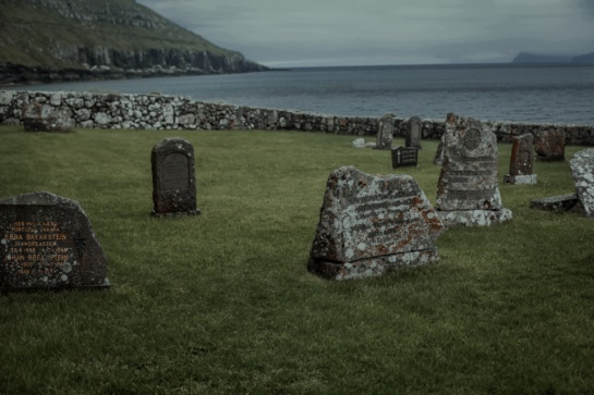 Najpiękniejsze miejsca na Wyspach Owczych, cmentarz na Kirkjubour