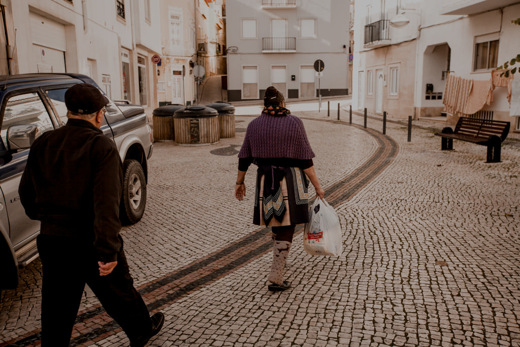 nazare-portugalia-tradycje Tradycje w Portugalii. Nazare i tradycyjne stroje żon rybaków