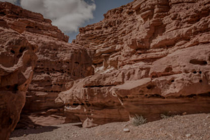 Żłobienia skalne. Red Canyon, Israel